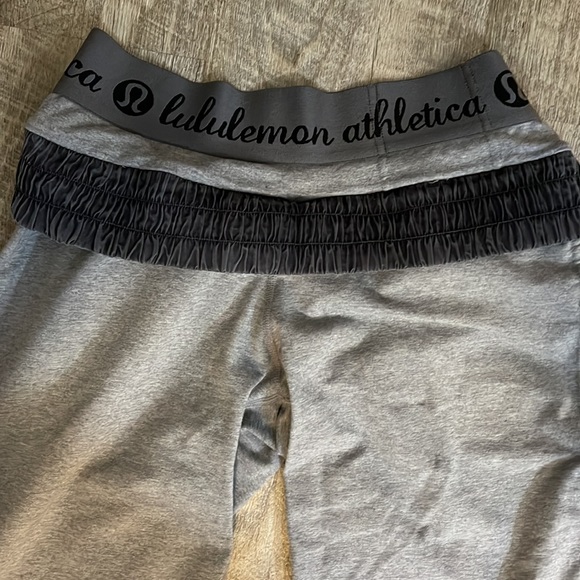 VGUC Vintage and VERY RARE Lululemon grey knee length shorts - Picture 3 of 6